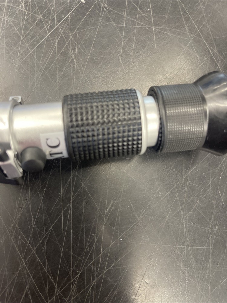 REED INSTRUMENTS R9600 Salinity Refractometer, 0-28% with ATC, +/-0.2% Accuracy