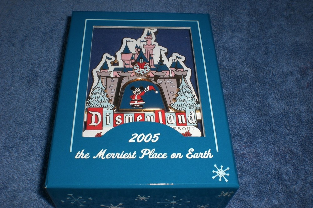 Disney 2005 DLR Christmas MICKEY MINNIE PLUTO  Jumbo LE 500 Spinner Pin