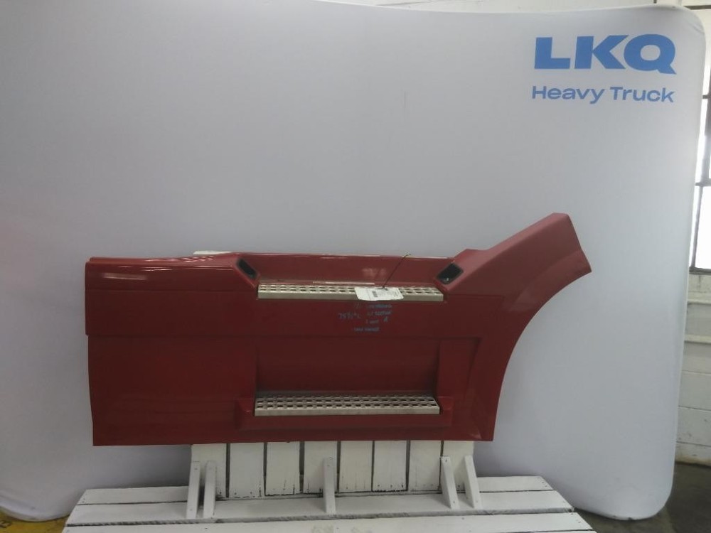 For 2009 VOLVO VNL SIDE FAIRING Right , MD