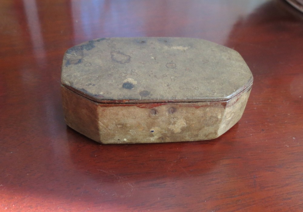 ANTIQUE PAPER MACHE 8 SIDED SNUFF BOX 19th C