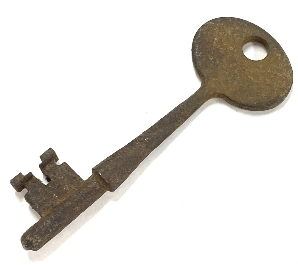 1Vintage Long Skeleton Key. #192