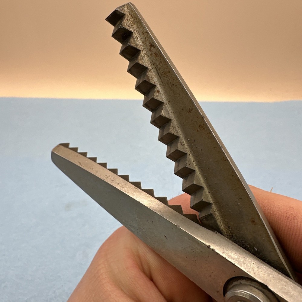Everbrite Japan Zig Zag Pattern Scissors Cuts Well 7” Long