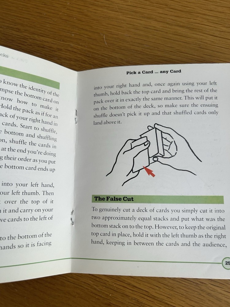 Card Tricks Book ~ Clever Magic Tricks Explained Step-by-Step ~ Parragon