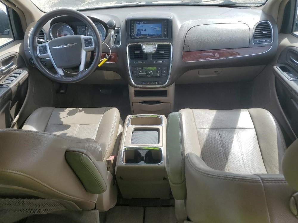 2012 TOWN AND COUNTRY Jack