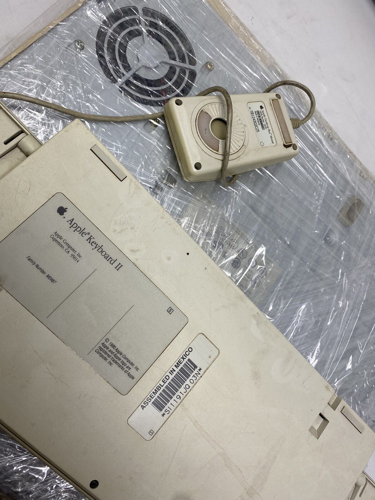 Vintage Apple Macintosh 6100/66 PowerPC Computer