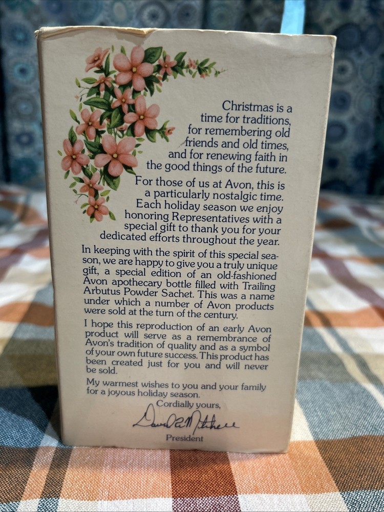 Avon Vintage Trailing Winds Powder Sachet NIB
