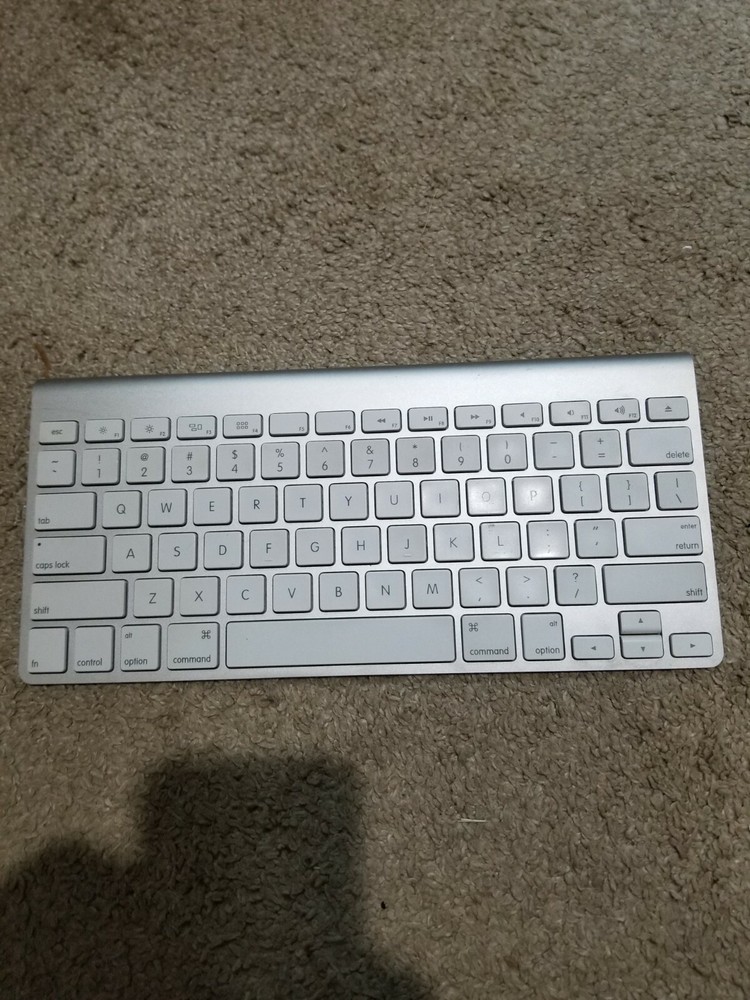 Apple A1314 Wireless Keyboard - Fast Shipping