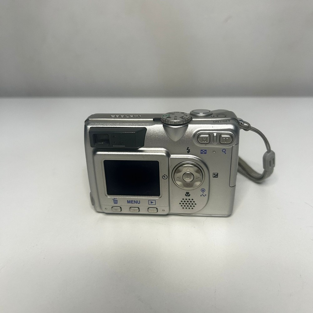Nikon Coolpix E5200 Compact Digital Camera Silver 5.1mp - Tested - Free returns