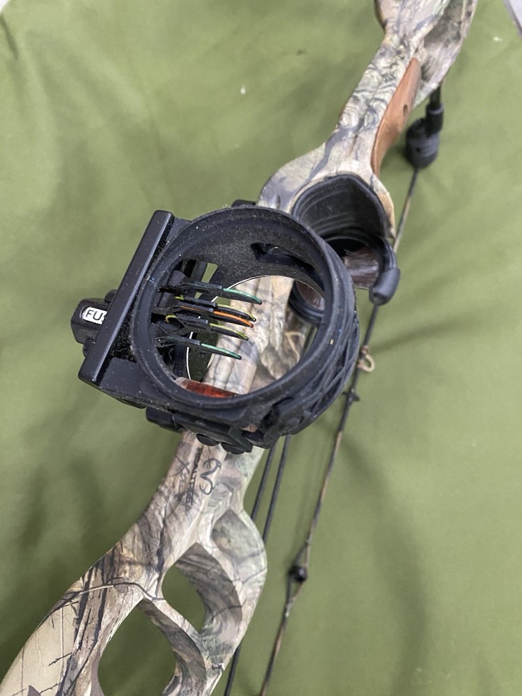 Hoyt Nitrum Turbo 60 WT 29 Draw Compound Bow Bundle