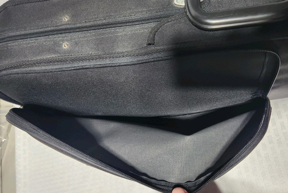 Violin/Viola Case With Backpack Straps Zippers Work Nice Shape