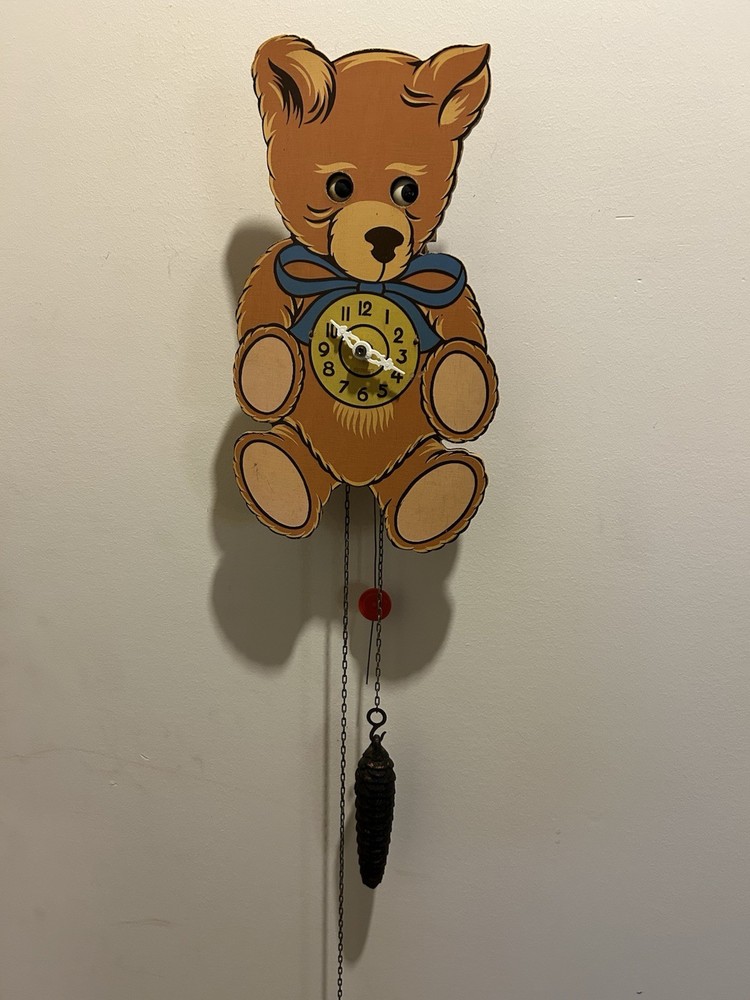 VINTAGE WEST GERMAN BEAR MOVING EYE CUCKOO CLOCK -RUNS