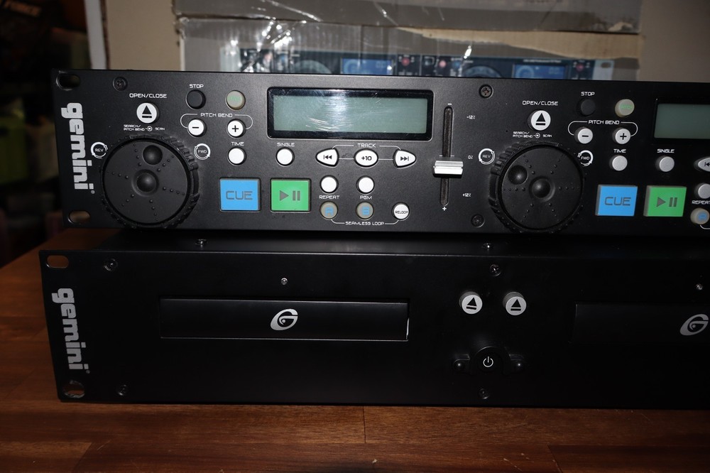 GEMINI CD 200 SYSTEM DJ Setup - Control Unit & Dual CD Player