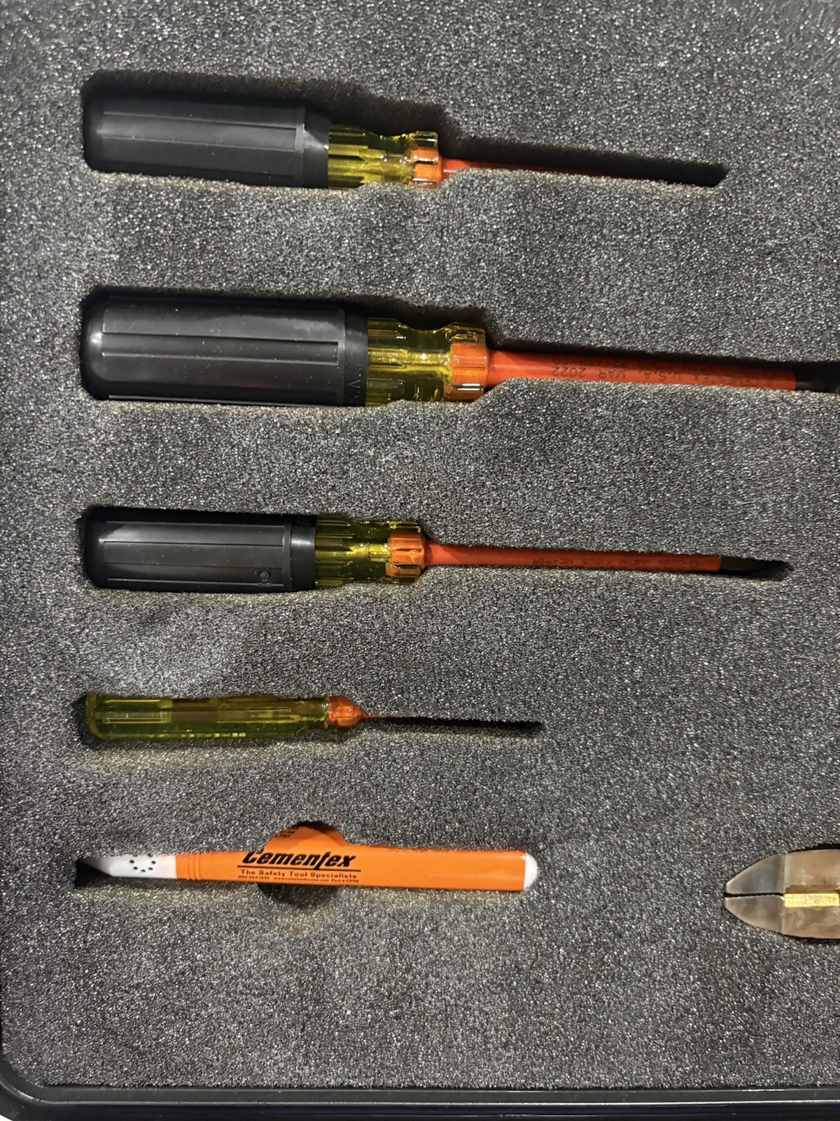 CEMENTEX DELUXE 27 PC METRIC INSULATED 1000 WATT HIGH VOLTAGE TOOL SET