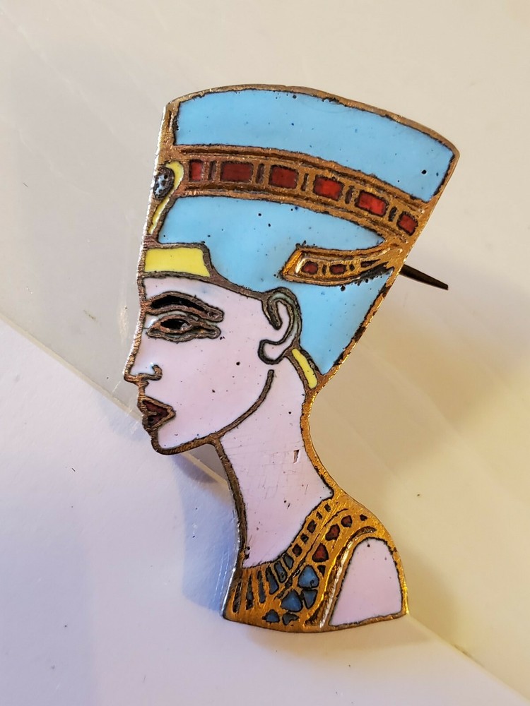 Vintage nefertiti pinback Enameled WOW FACTOR!