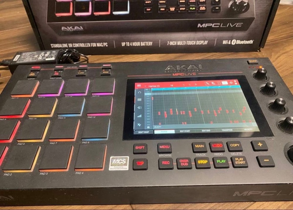 AKAI MPC Live Standalone Sampler Sequencer Drum Machine Japan