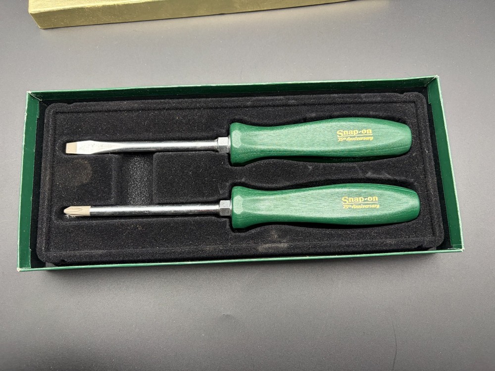 NOS Snap-on Tools 75th Anniversary 2pc Green Screwdriver Set - 1995