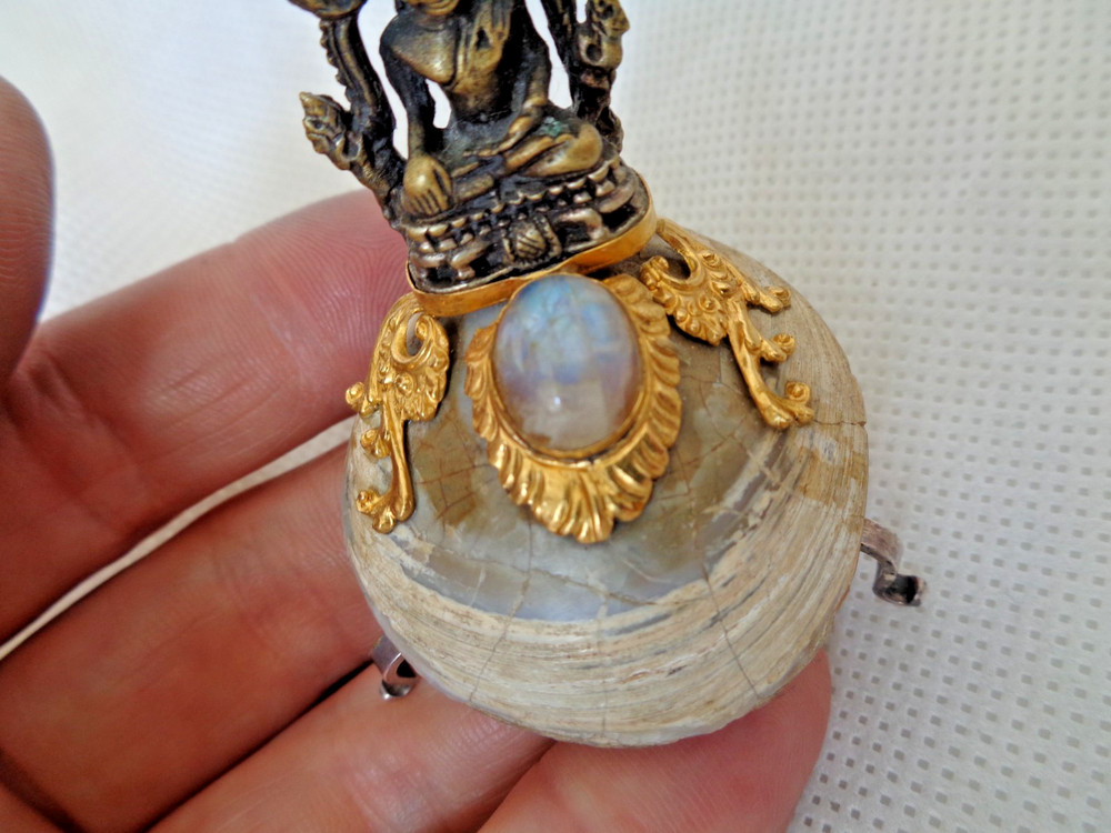 EASTERN SOLID SILVER MOUNTED MOONSTONE & BUDDHIST DEITY ON FOSSIL SHELL ALTAR