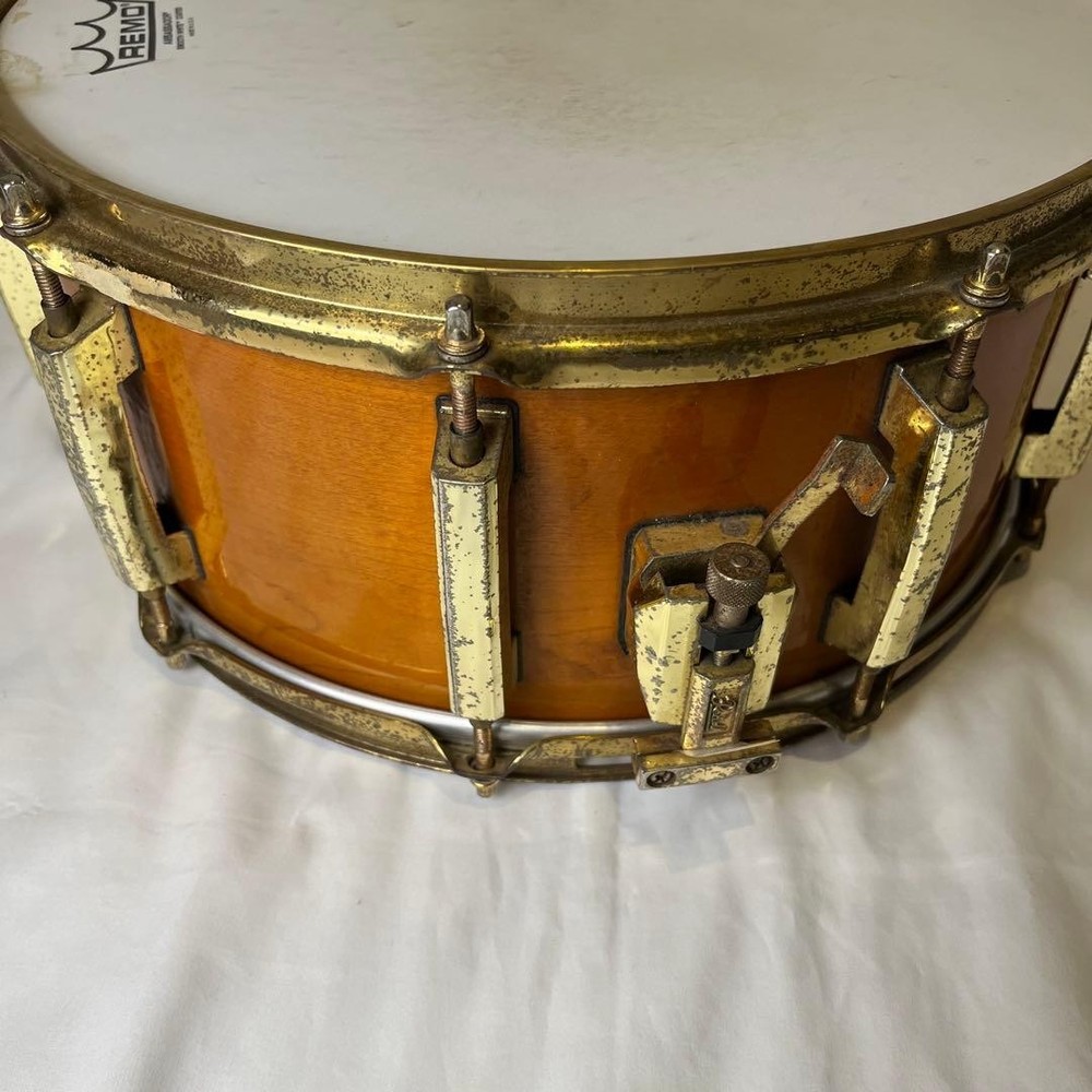 Pearl Custom Classic One Piece Maple Shell Snare Drum