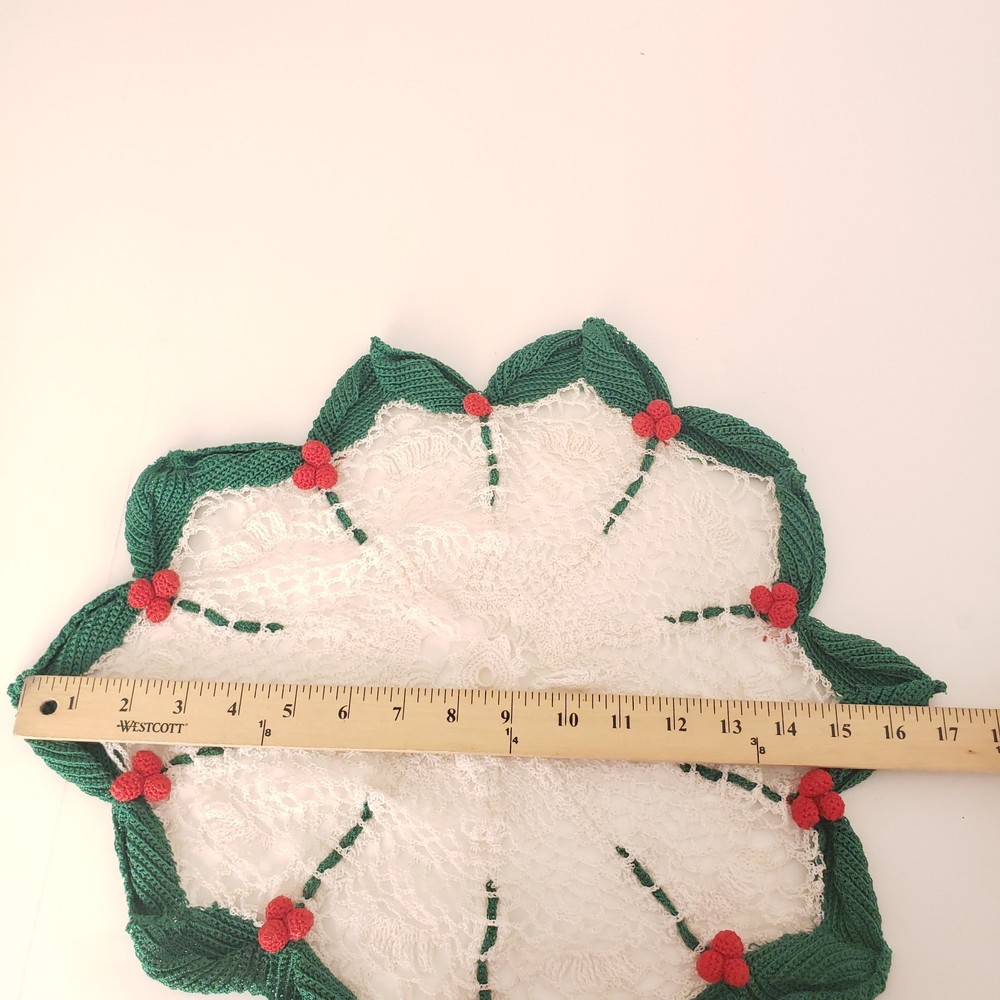 Cute Small Mistletoe Christmas Knitted Table Centerpiece