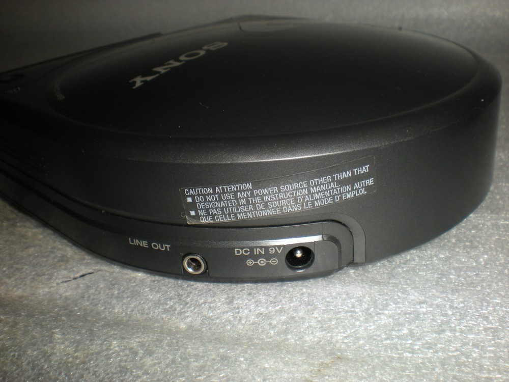 ASIS UNTESTED Vintage Sony D-160 Portable Compact Disc CD Player NO ADAPTER