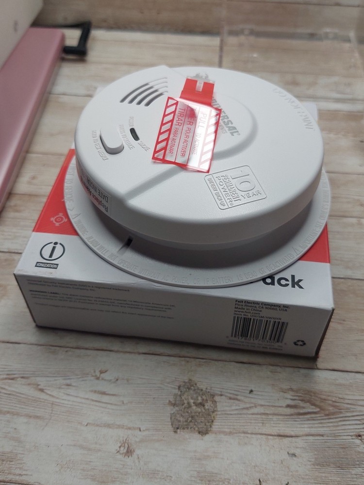 Hardwired and 10-Year Battery Backup Smoke Detector w Ionization Sensor *Read De