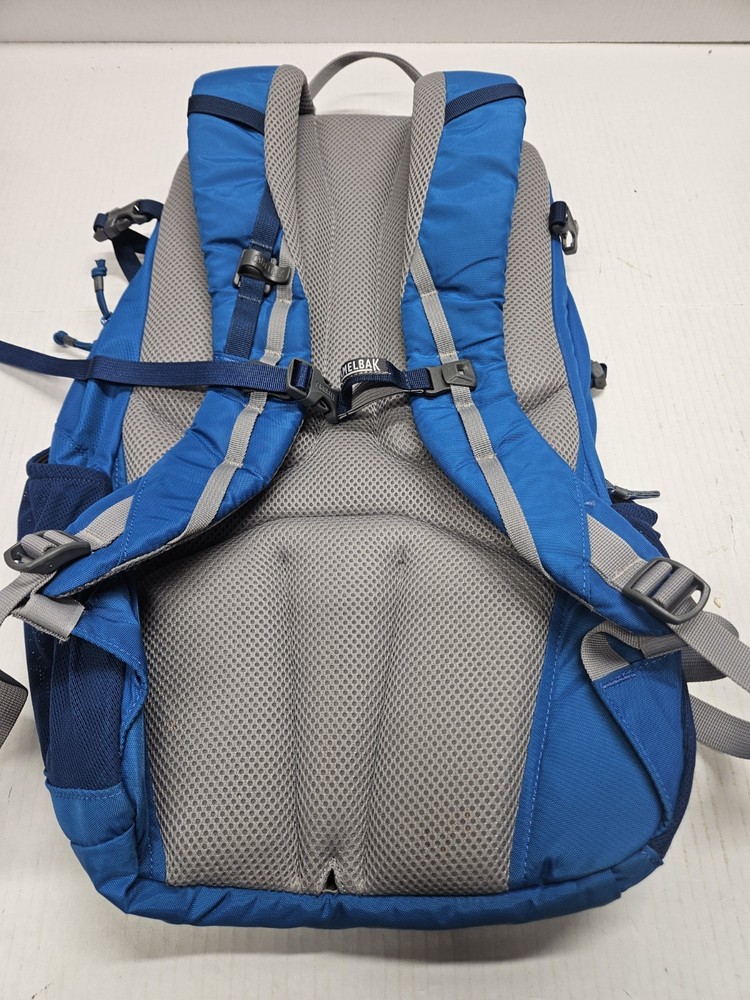 Camelbak Cloud Walker 18 Hiking Backpack 2.5L/85oz Hydration Pack Blue