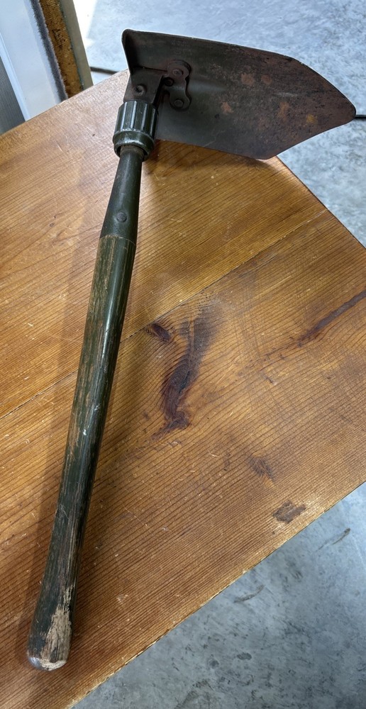 ORIGINAL WWII US ARMY M1943 COMBAT FIELD FOLDING SHOVEL-DATED 1943 WOODS