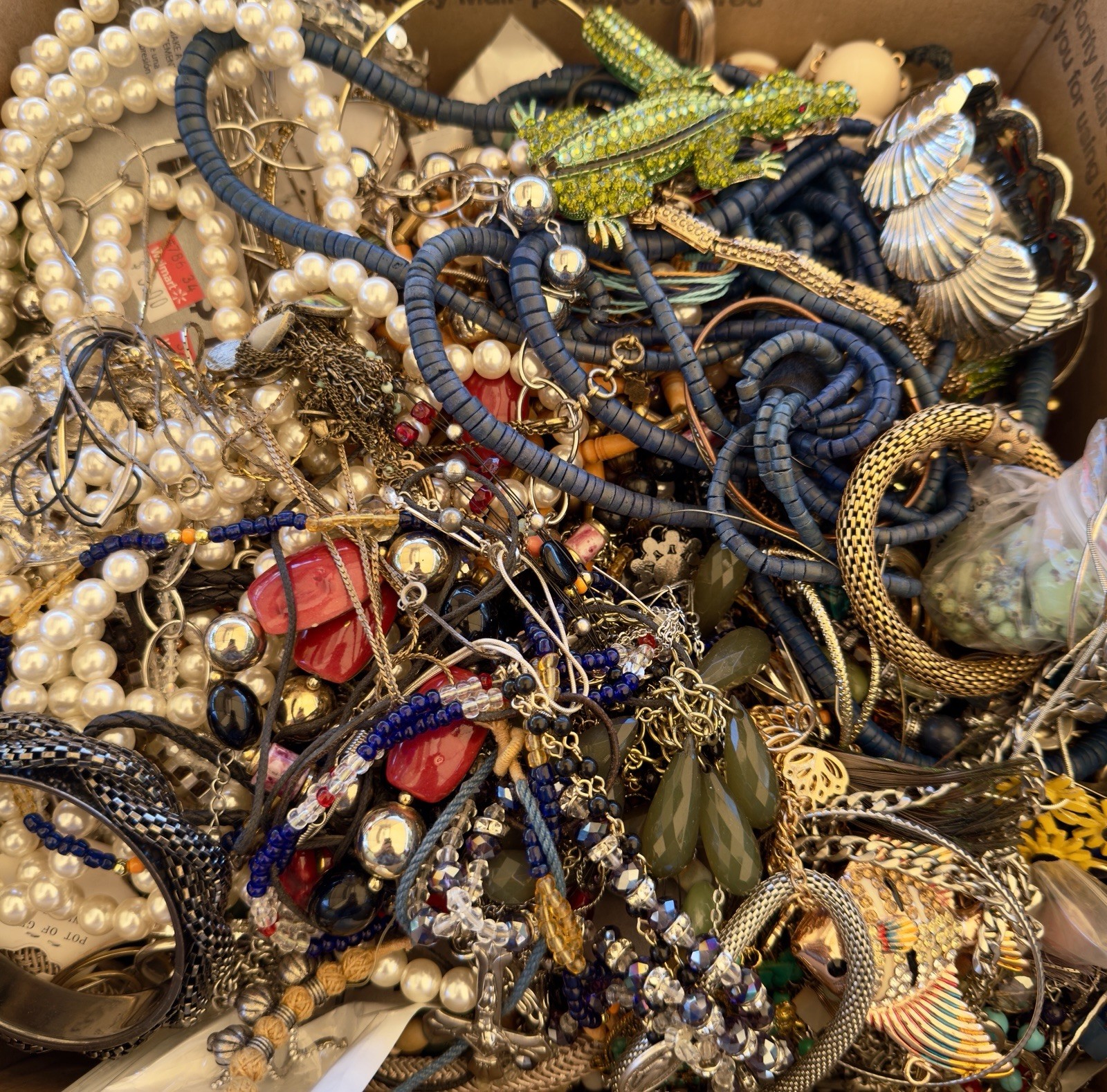 MIXED JEWELRY LOT CRAFT REPAIR, RESELL, REPURPOSE, VINTAGE TO NOW! 20 POUNDS