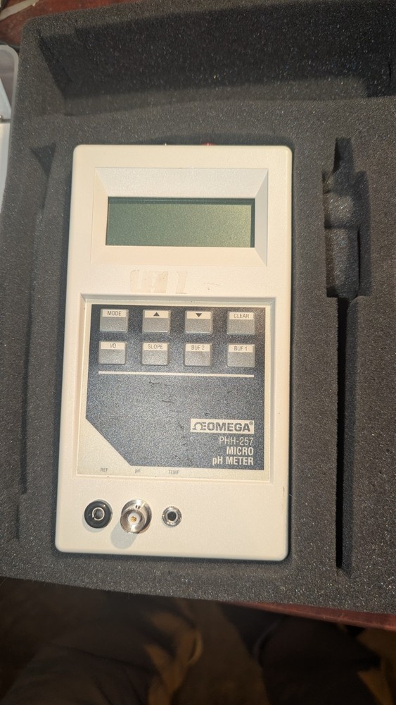 Omega PHH-257 Microprocessor PH Meter w Case & Probes READ CONDITION