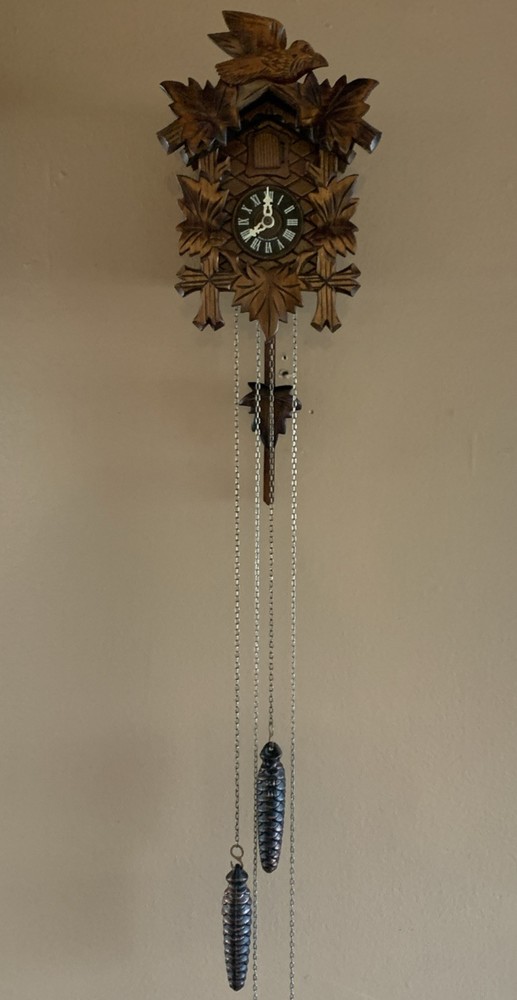 Cuckoo Clock Original Hand-Carved w/Five Maple Leaves