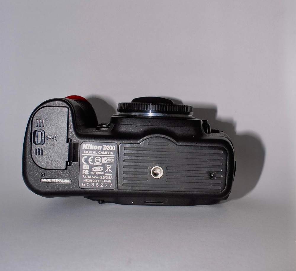 Nikon D200 BLACK BODY MINT IR converted. Boxed.