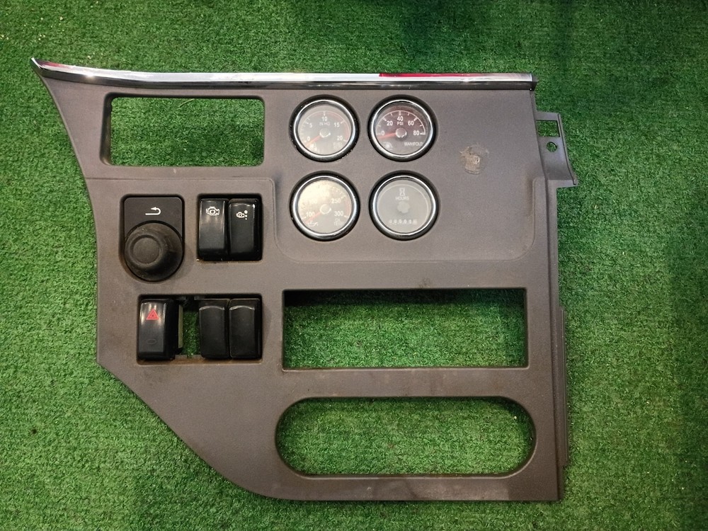 Peterbilt Center Dash w/Guages