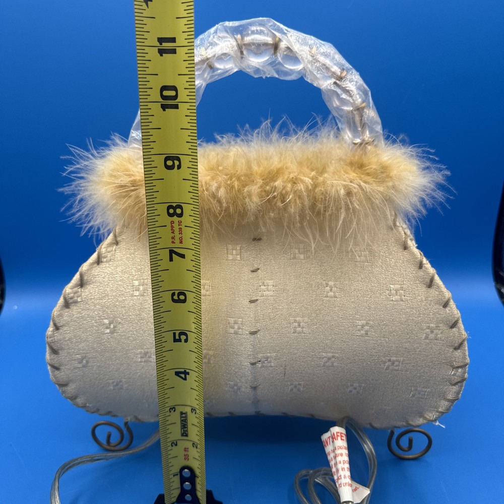 Womens Purse Shaped Table Lamp