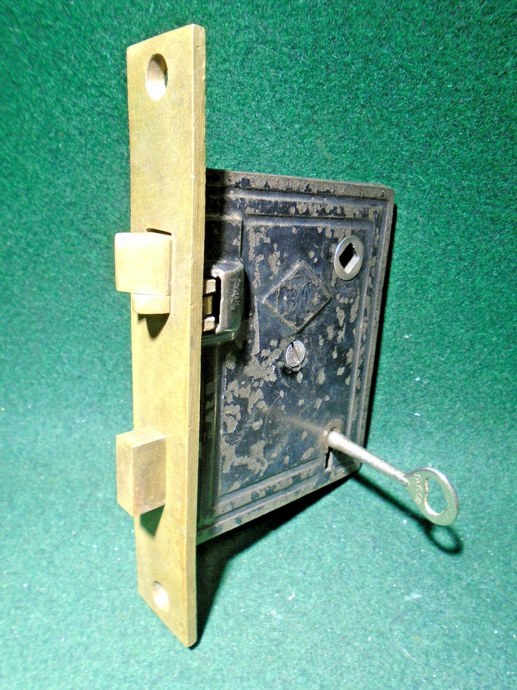 R & E RUSSELL & ERWIN # 013 MORTISE LOCK w/KEY - NICE - RECONDITIONED (9779-2)