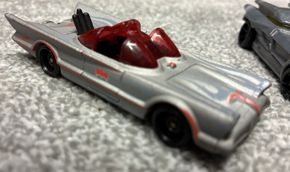 Bundle 2 x different HOT WHEELS diecast BATMOBILE cars from DC comics. USED
