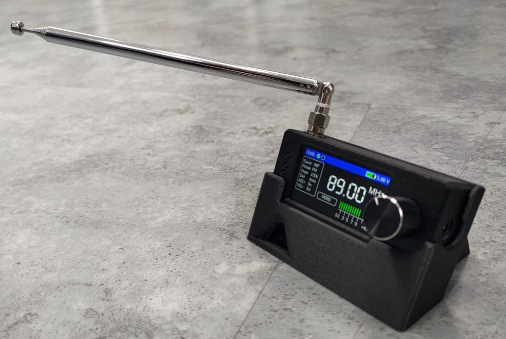 SI4732 Mini Stand – Black, Compact & Sturdy