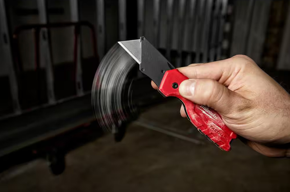 Milwaukee FASTBACK Compact Folding Utility Knife with General Purpose Blade