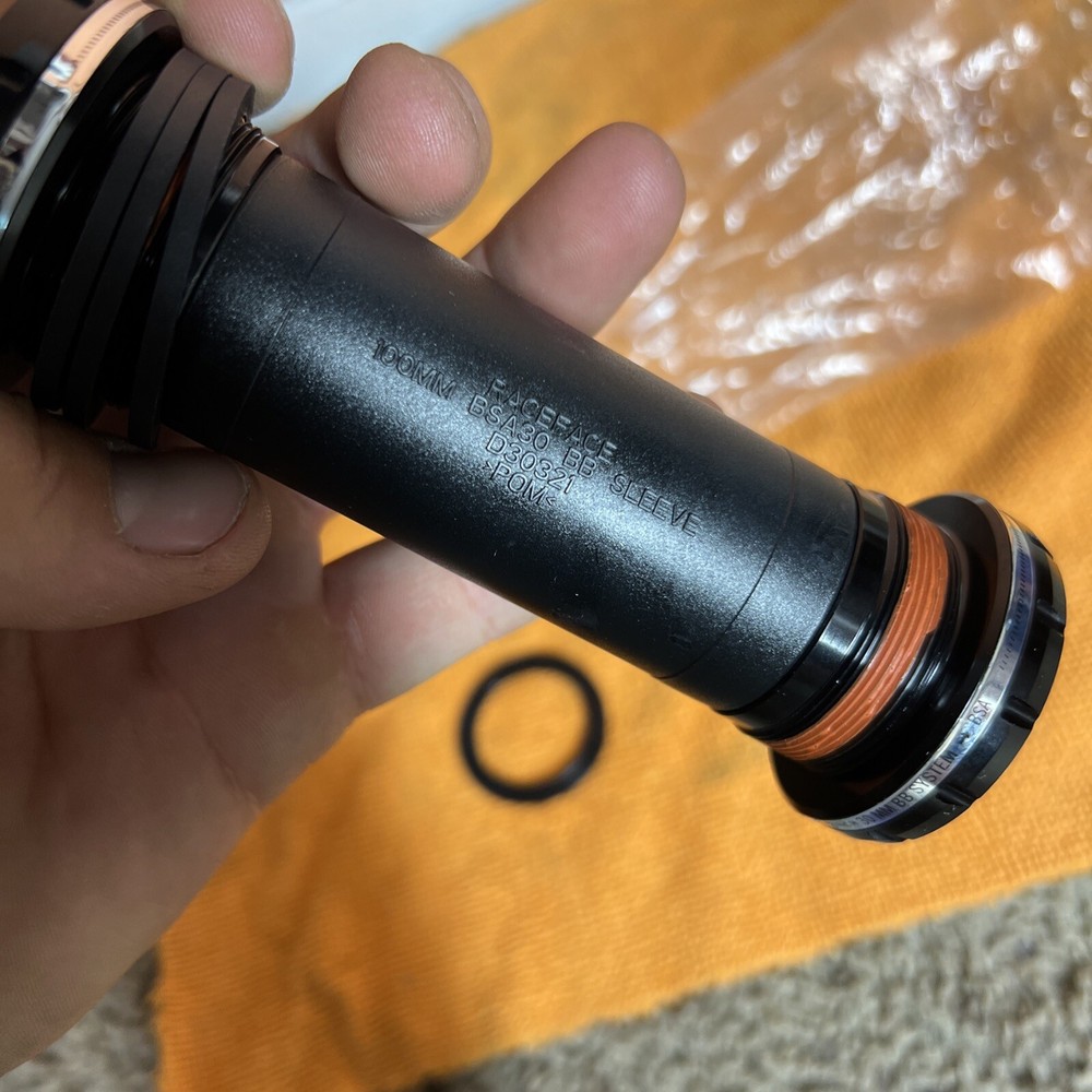 RaceFace CINCH Bottom Bracket BB BSA 100mm Shell x 30mm Spindle External Seal