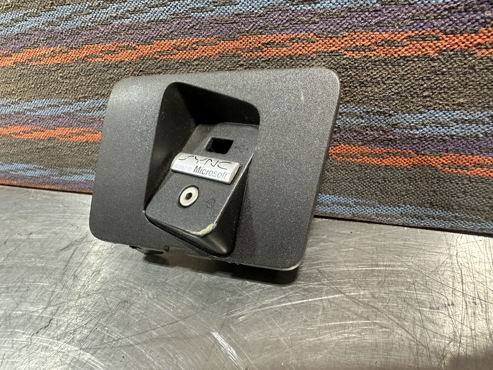 08-16 Ford F250 F350 Aux Line In Bezel Port Plug Audio Input SYNC 9C34-25044F46