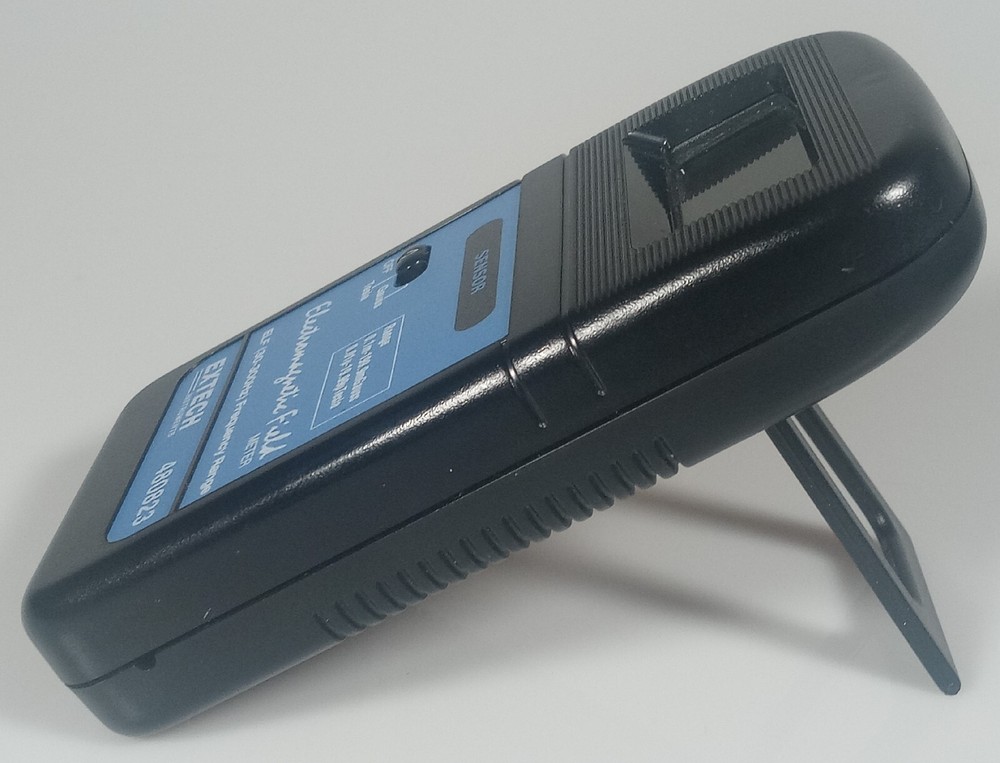 Extech 480823 EMF/ELF Meter Measures Electromagnetic Field. Made in Taiwan