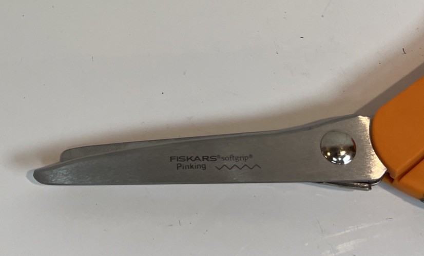 Fiskars 9” Zigzag Pinking Shears Sewing and Craft Scissors