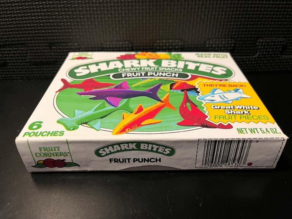 1990 Shark Bites Fruit Snacks (great white) - Replacement novelty display box
