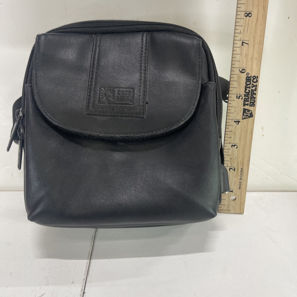 Case Logic CD Player Case Aux Plug For Headphones & CD Storage Great Condition.