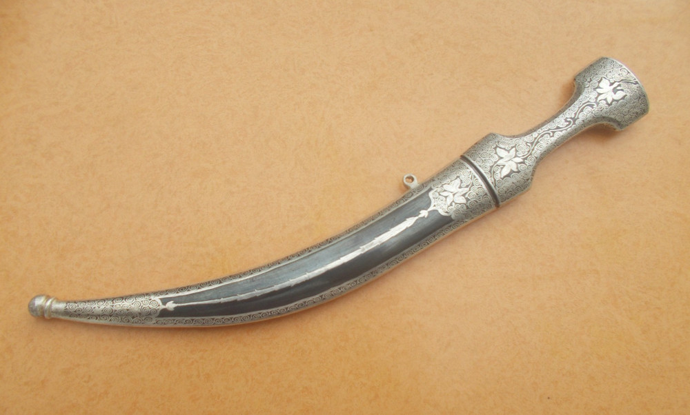 A MUGHAL SILVER KOFTGARI CEREMONIAL DAGGER, KHANJAR
