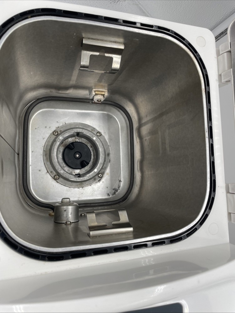 Oster Deluxe Bread And Dough Maker Model 4811 Counter Top Bread Maker Machine