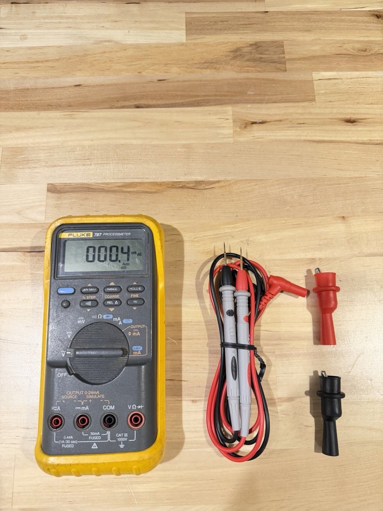 FLUKE 787 PROCESSMETER W/LEADS & CLIPS (SHIPS FAST) (LIGHT DOESNT WORK)
