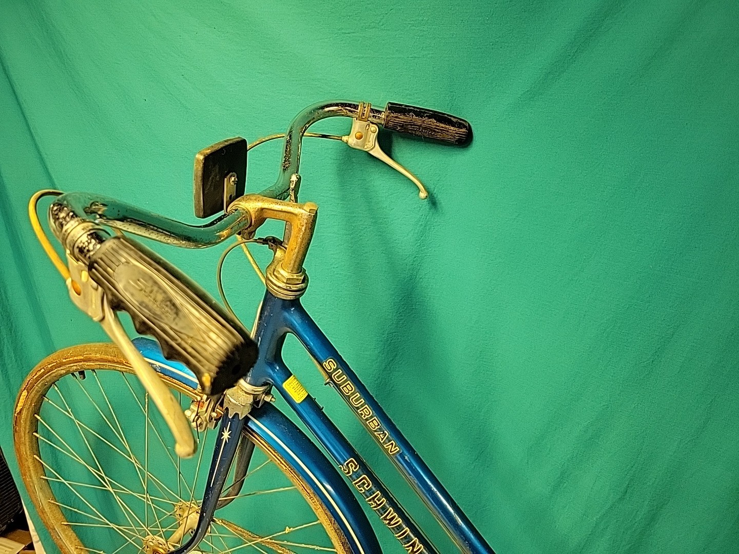 April 1977 Schwinn Suburban Complete Bicycle. Bike Rolls Smooth. Tires Dry Rot