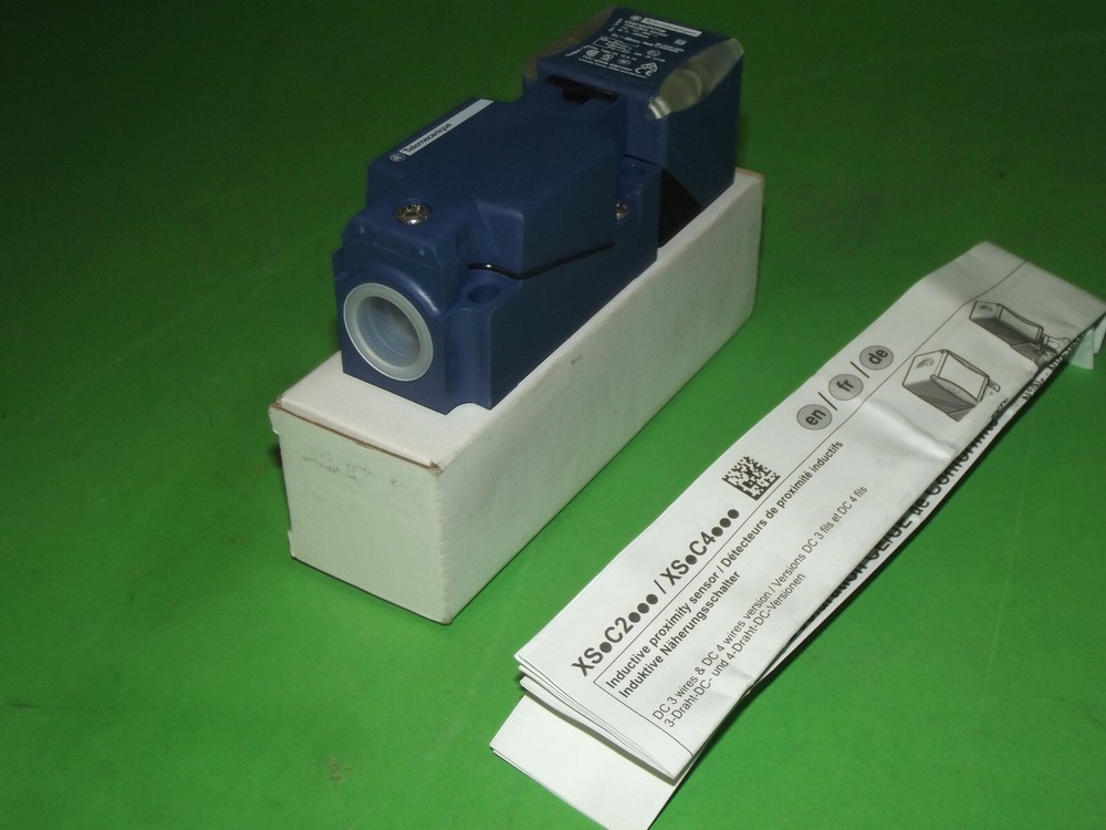 Telemecanique XS8C4A4PCP20 Proximity Sensor