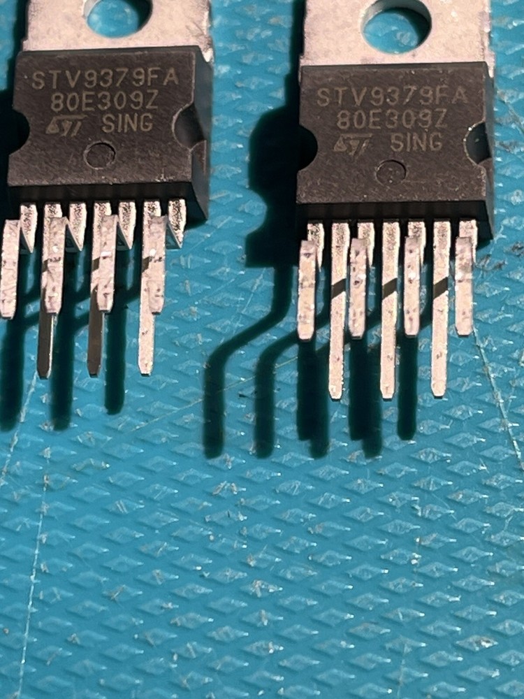 STV9379FA Integrated Circuit (2 pcs) ST microelectronic