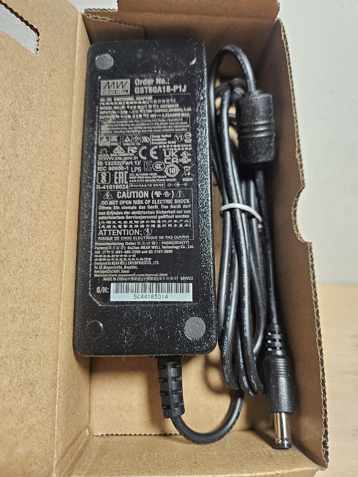 MeanWell GST60A18-P1J AC/DC High Reliability Industrial Switching Adaptor - NEW